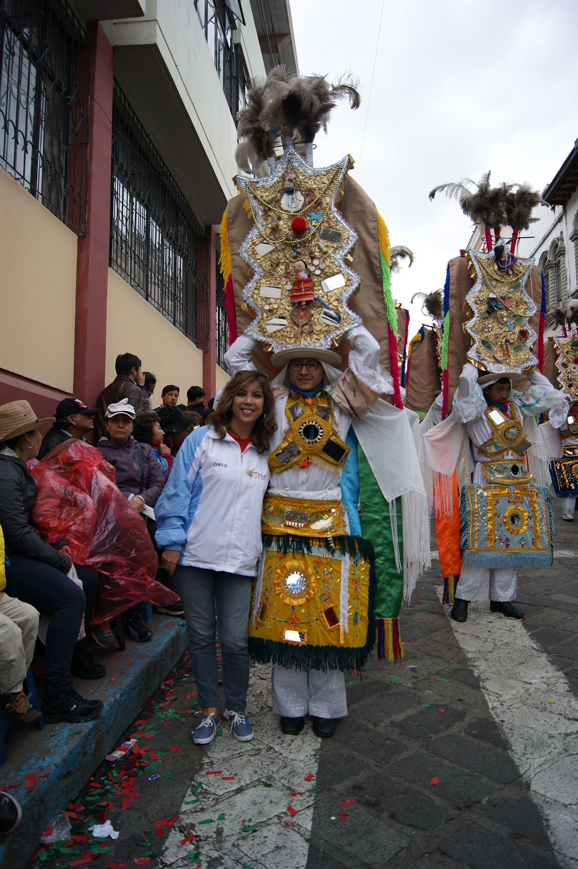 Danzantes durante el Carnaval de Guaranda